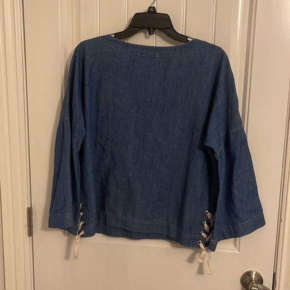 Women’s size medium KORI AMERICA long Bell sleeve denim top V-neck. Side lace - Picture 7 of 9